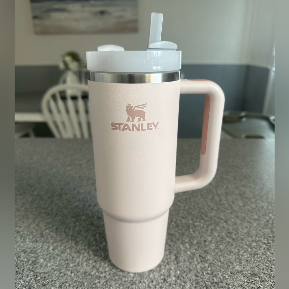 ❌ sold ❌ Stanley 30 oz tumbler